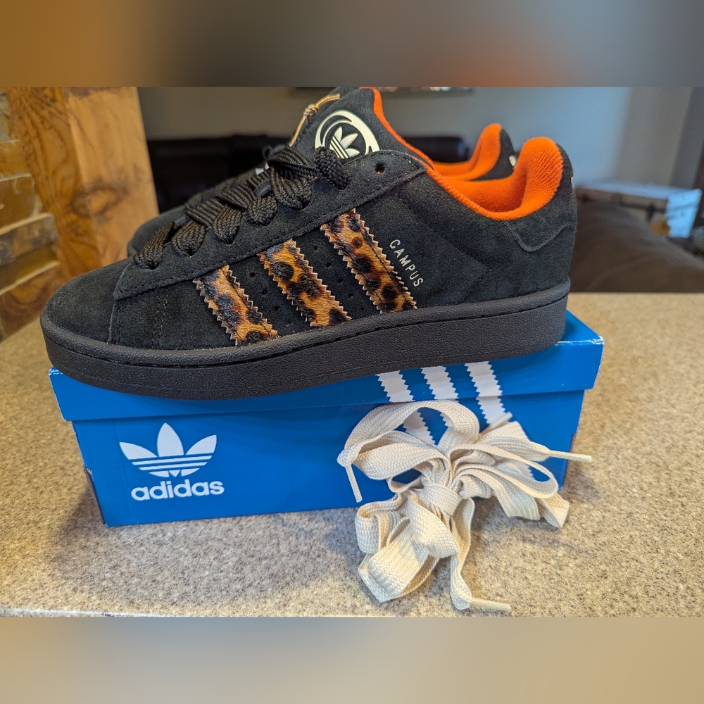 Adidas Womens Campus OOS Suede NIB